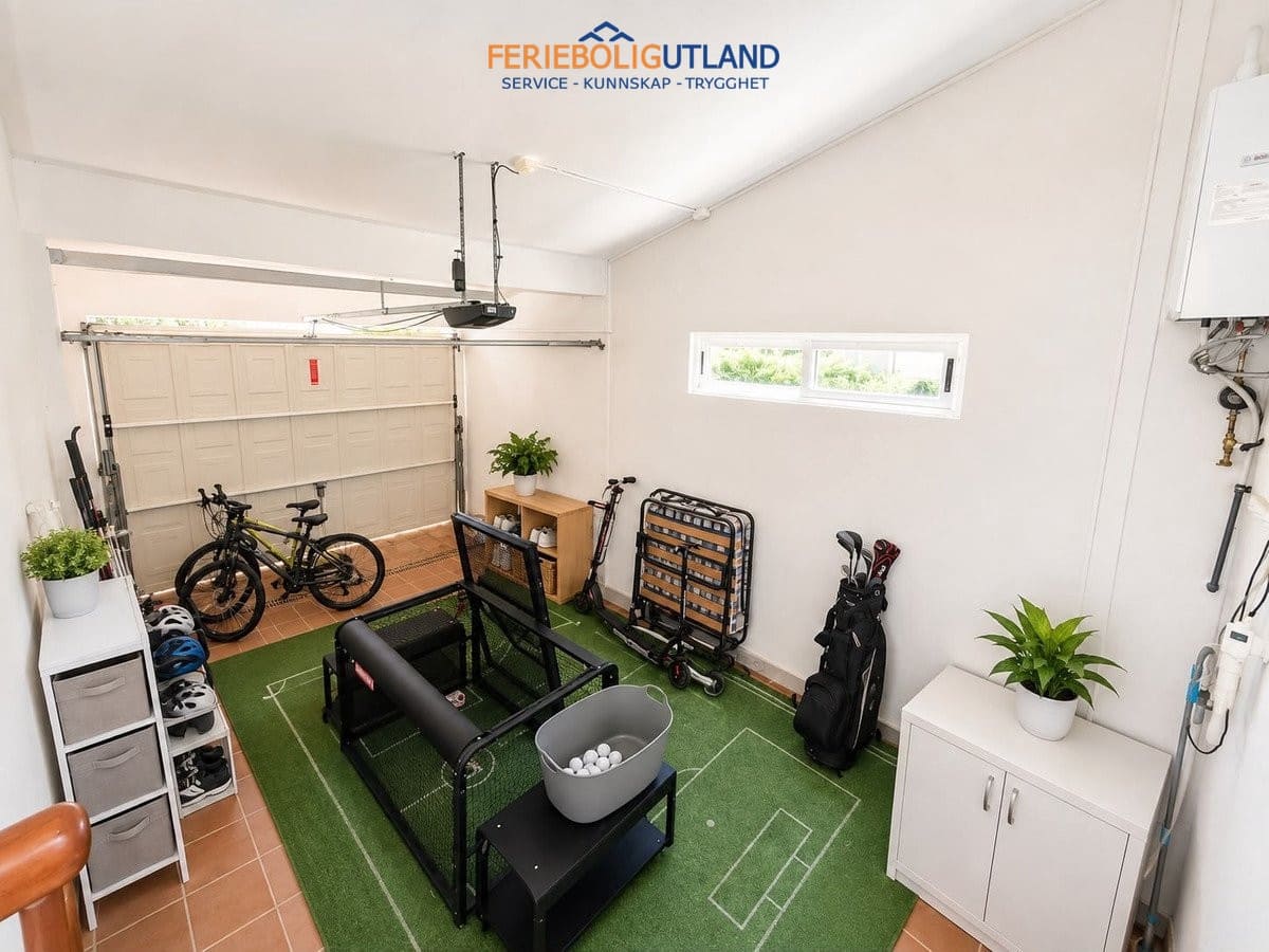 3 bedroom Villa for sale in Villamartin with pool garage - € 529,995 (Ref: 10029686)