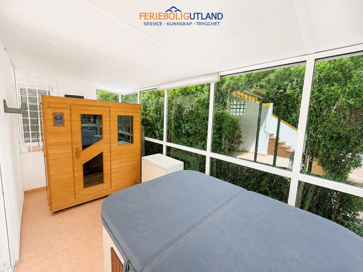 3 bedroom Villa for sale in Villamartin with pool garage - € 529,995 (Ref: 10029686)