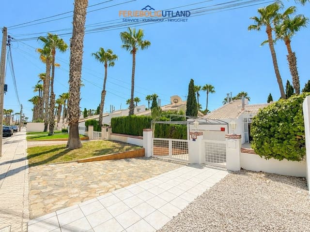 3 bedroom Villa for sale in Villamartin, Orihuela with pool garage - € 529,995 (Ref: 10029686)