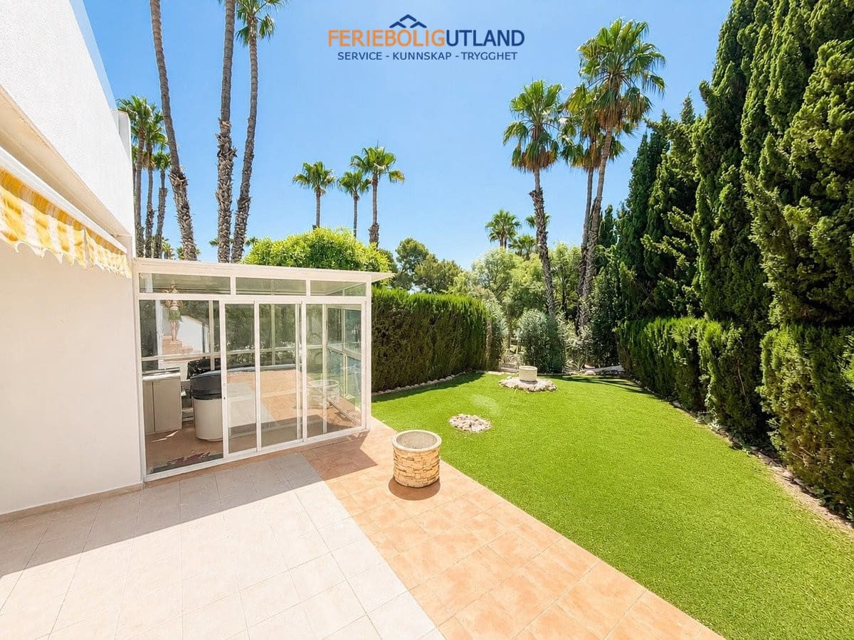 3 bedroom Villa for sale in Villamartin with pool garage - € 529,995 (Ref: 10029686)