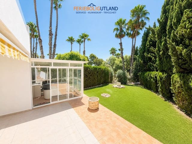 3 bedroom Villa for sale in Villamartin, Orihuela with pool garage - € 529,995 (Ref: 10029686)