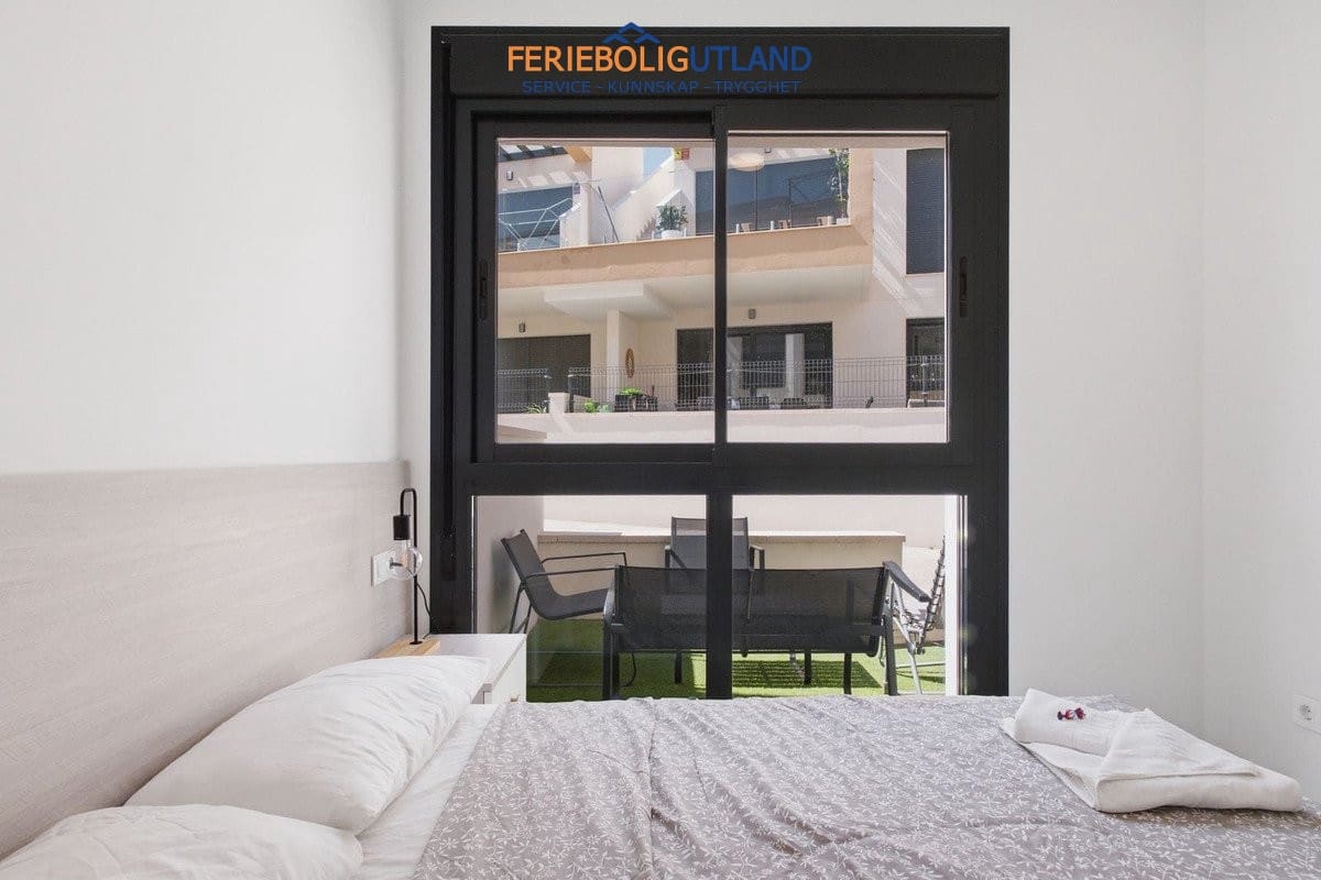 2 soverom Leilighet til salgs i Villamartin med svømmebasseng garasje - € 299 000 (Ref: 10029748)