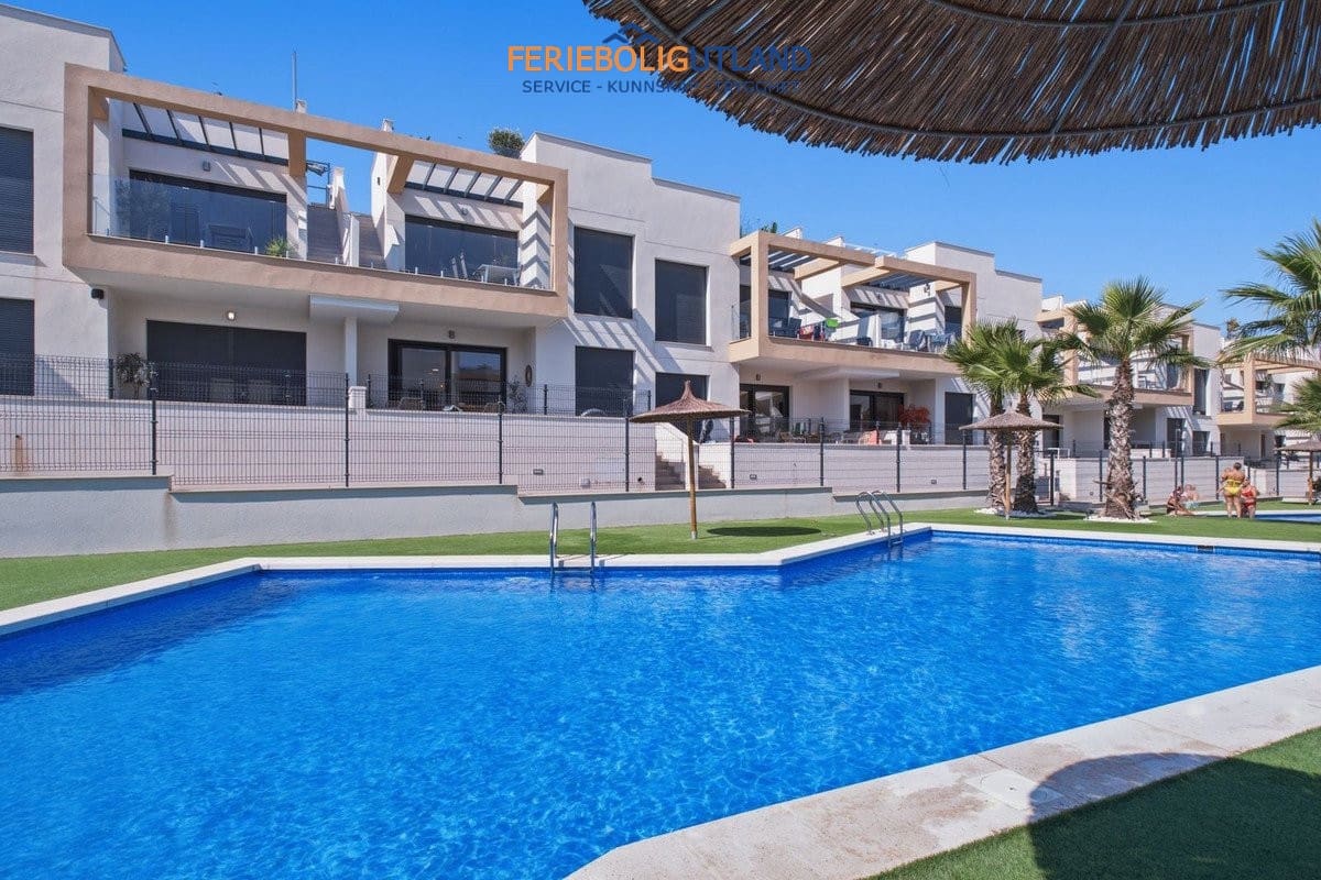 2 soverom Leilighet til salgs i Villamartin med svømmebasseng garasje - € 299 000 (Ref: 10029748)