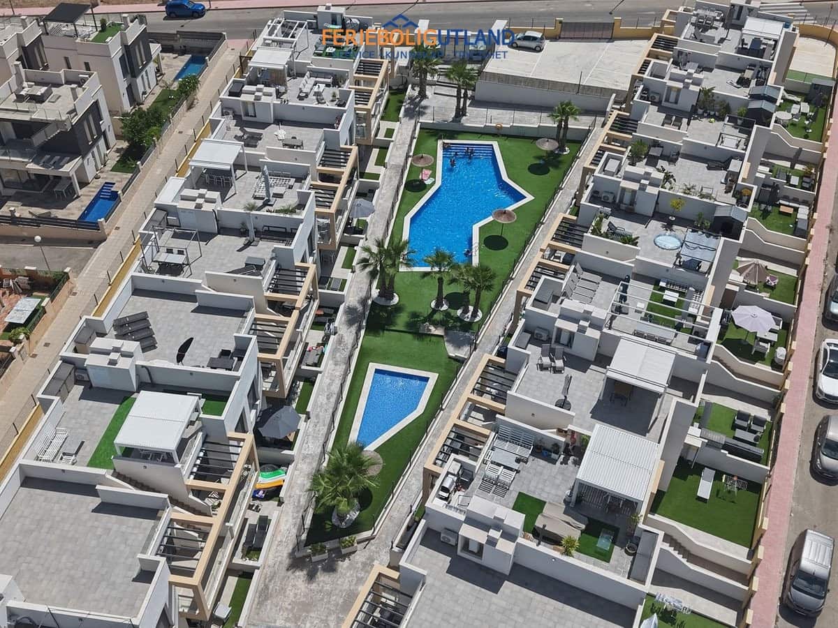 2 soverom Leilighet til salgs i Villamartin med svømmebasseng garasje - € 299 000 (Ref: 10029748)
