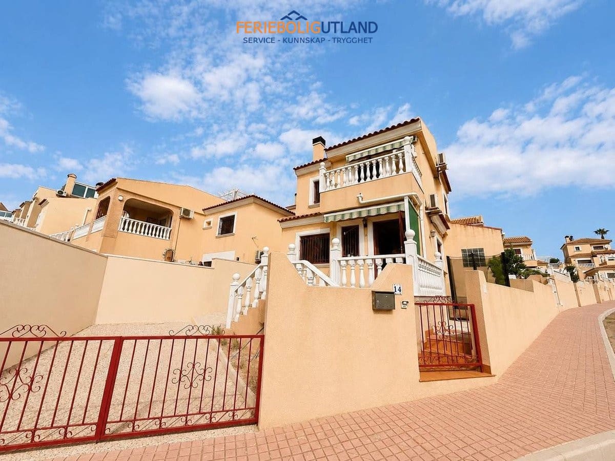 2 soveværelse Villa til salg i Villamartin med swimmingpool garage - € 218.000 (Ref: 10029749)