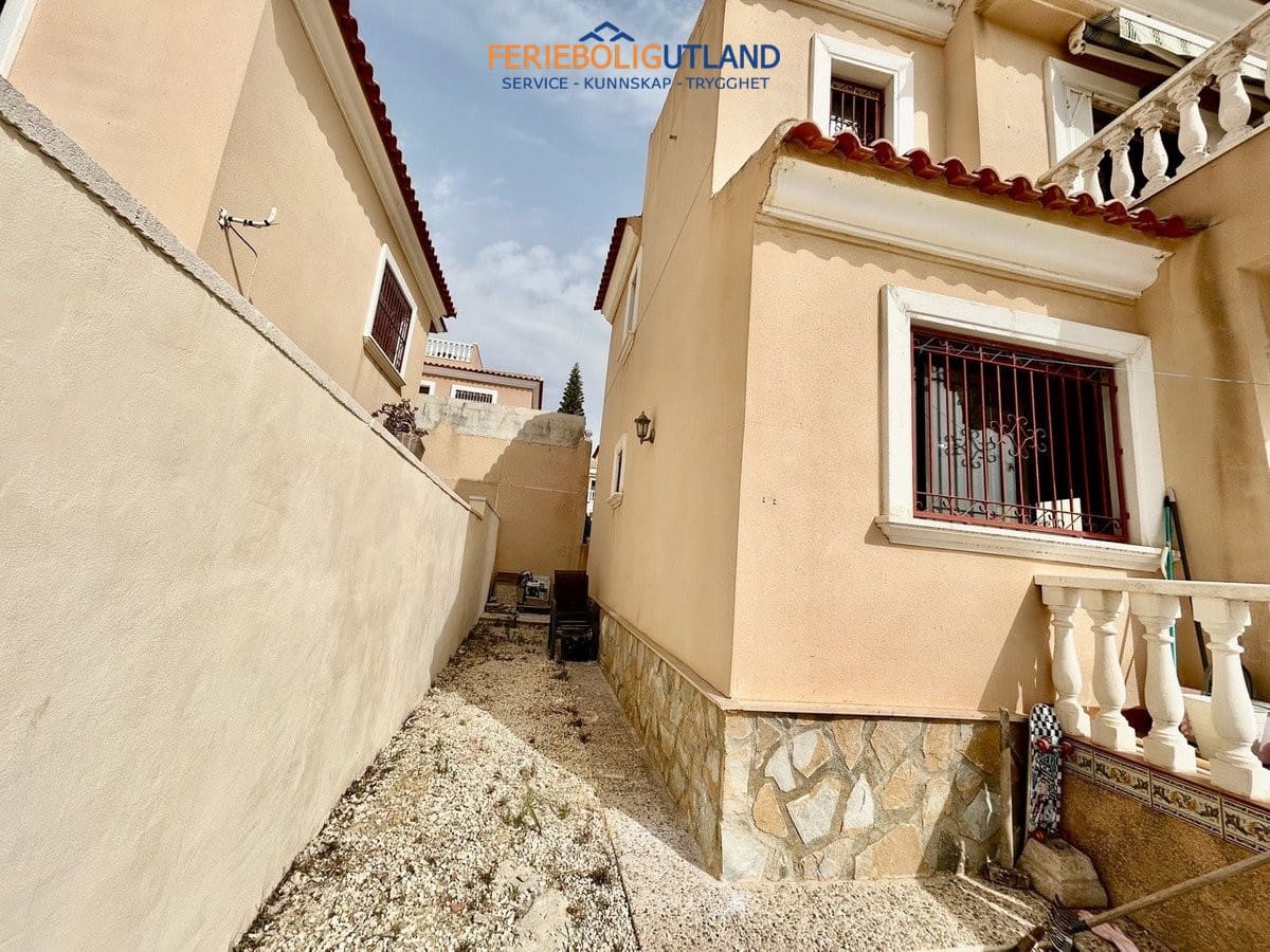 2 soveværelse Villa til salg i Villamartin med swimmingpool garage - € 218.000 (Ref: 10029749)