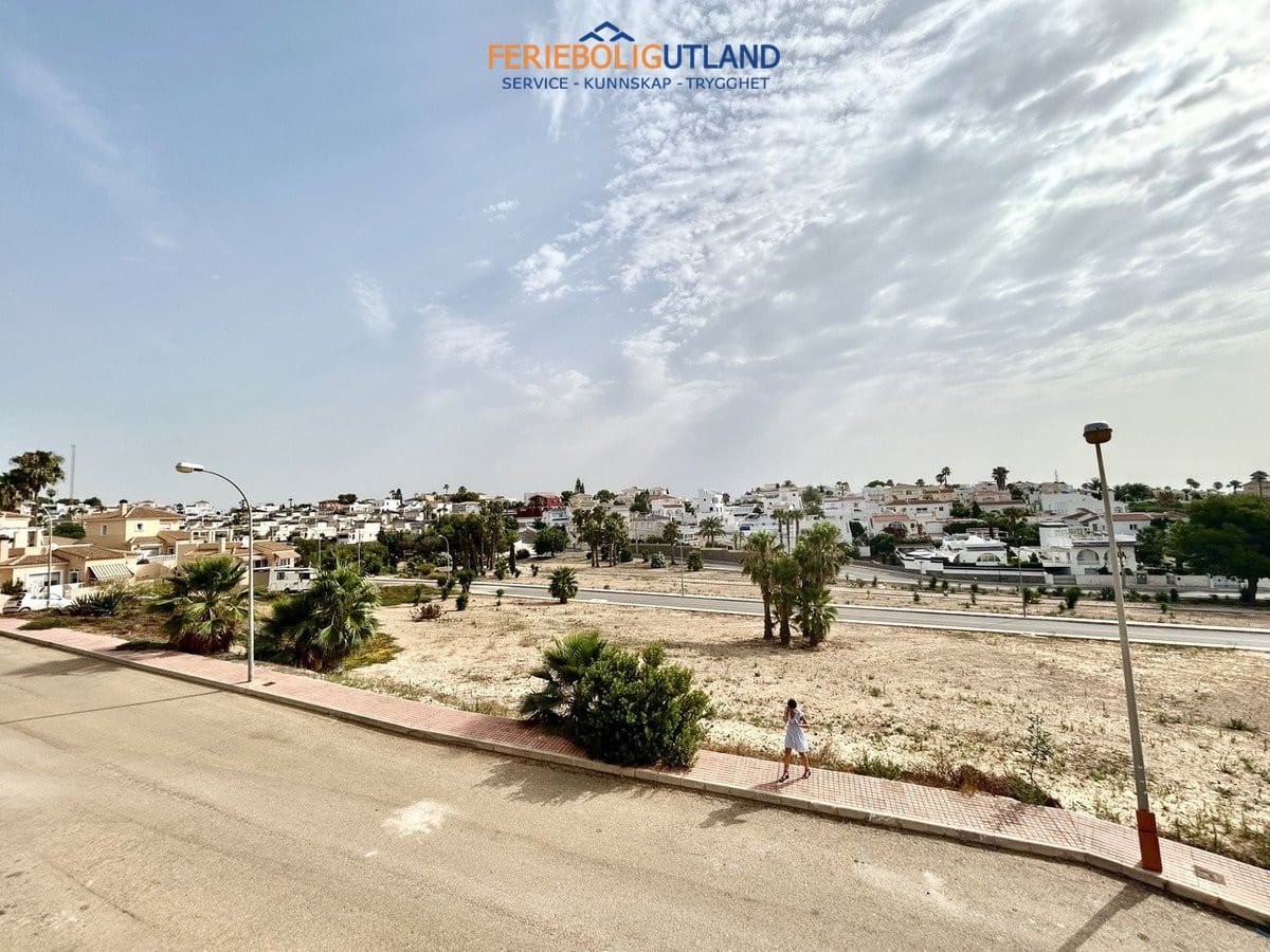 2 soveværelse Villa til salg i Villamartin med swimmingpool garage - € 218.000 (Ref: 10029749)