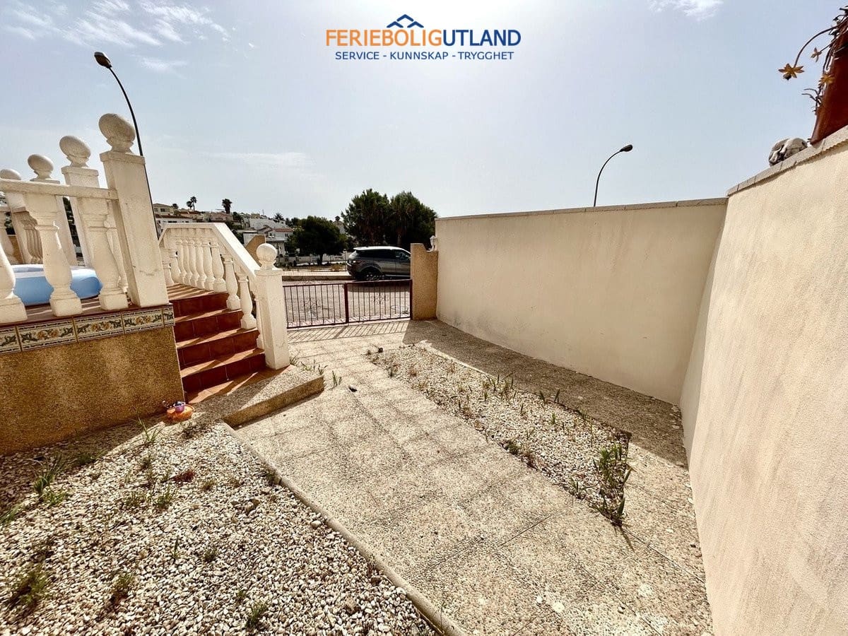 2 soveværelse Villa til salg i Villamartin med swimmingpool garage - € 218.000 (Ref: 10029749)