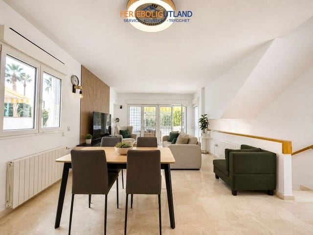 3 soveværelse Villa til salg i Villamartin, Orihuela med swimmingpool garage - € 524.995 (Ref: 10030897)