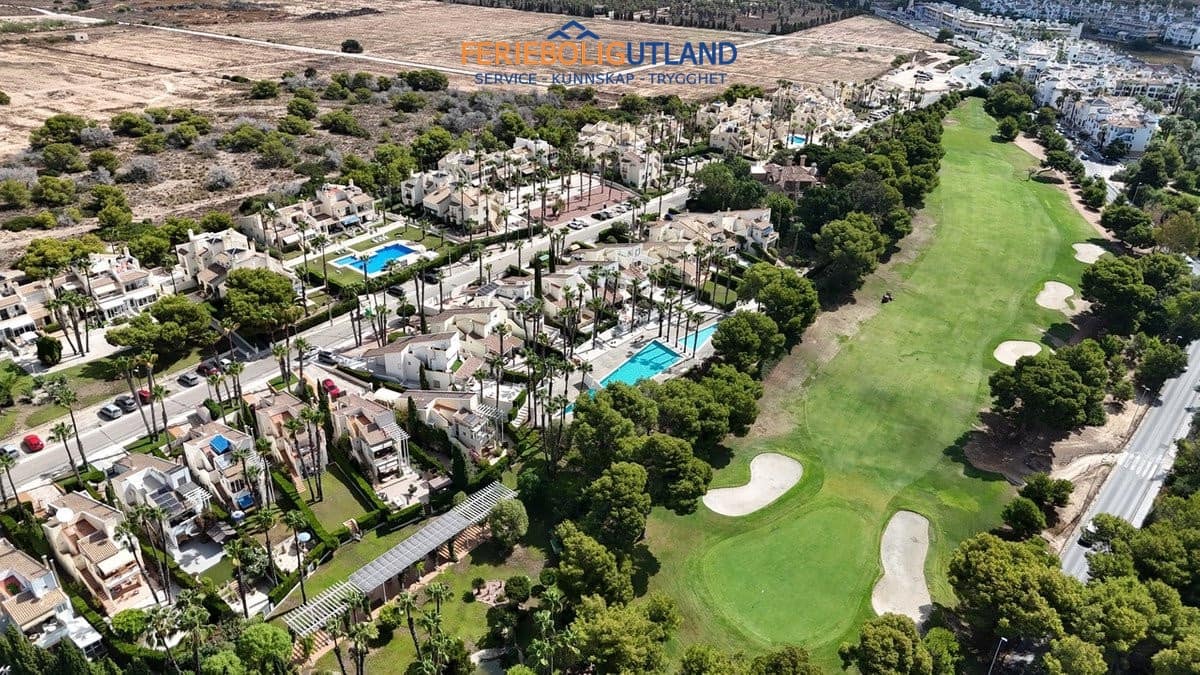3 soveværelse Villa til salg i Villamartin med swimmingpool garage - € 524.995 (Ref: 10030897)