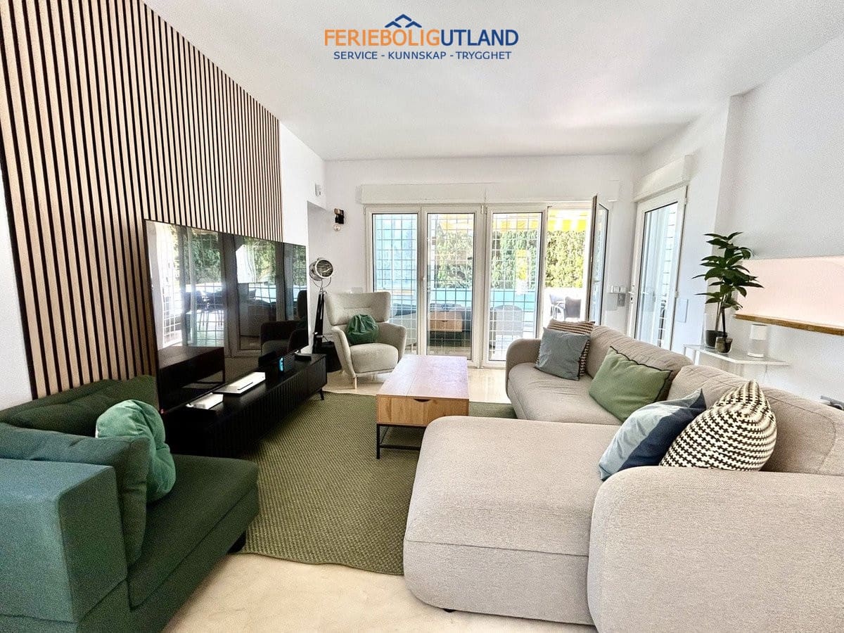 3 soveværelse Villa til salg i Villamartin med swimmingpool garage - € 524.995 (Ref: 10030897)