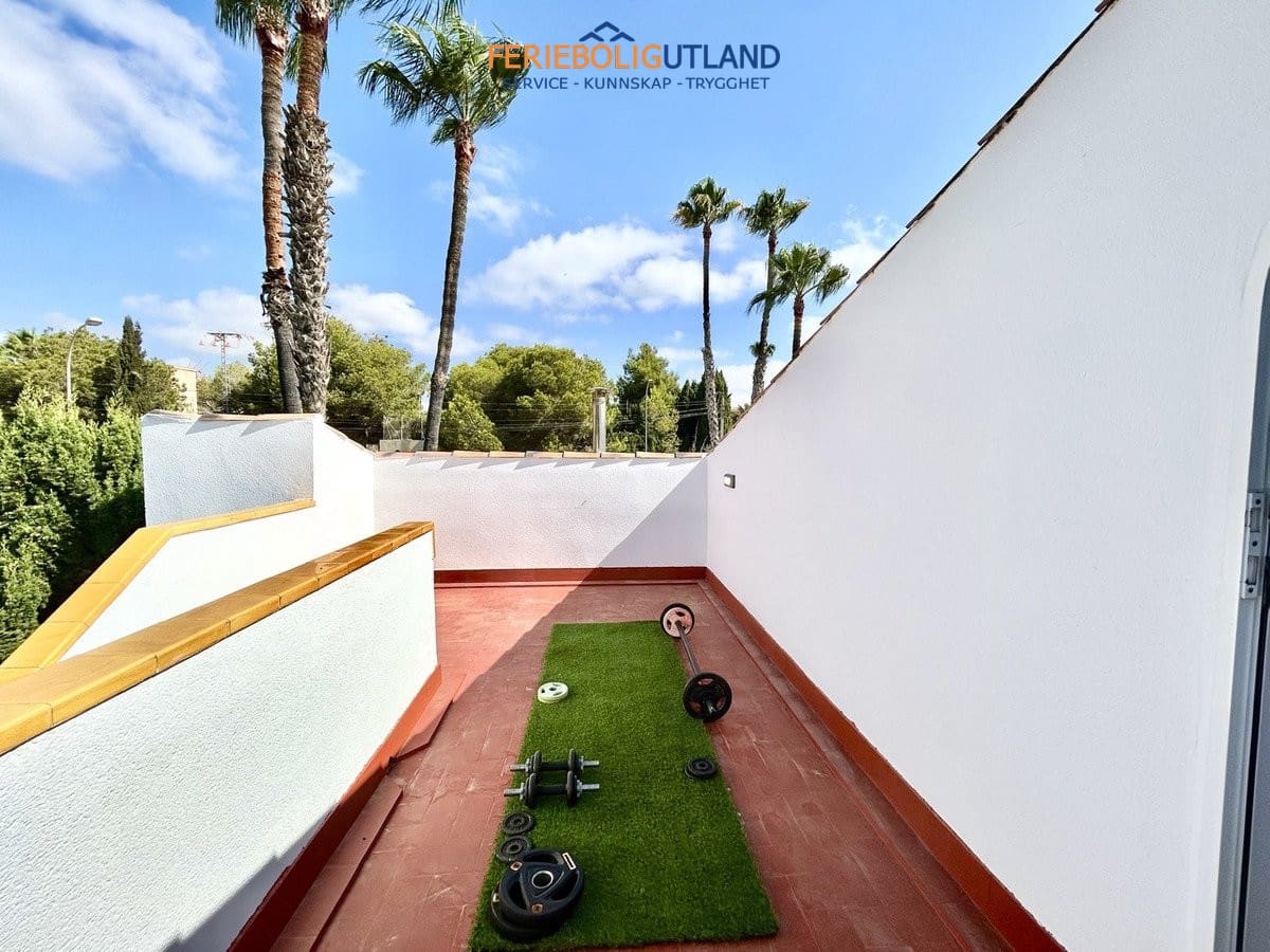3 soveværelse Villa til salg i Villamartin med swimmingpool garage - € 524.995 (Ref: 10030897)