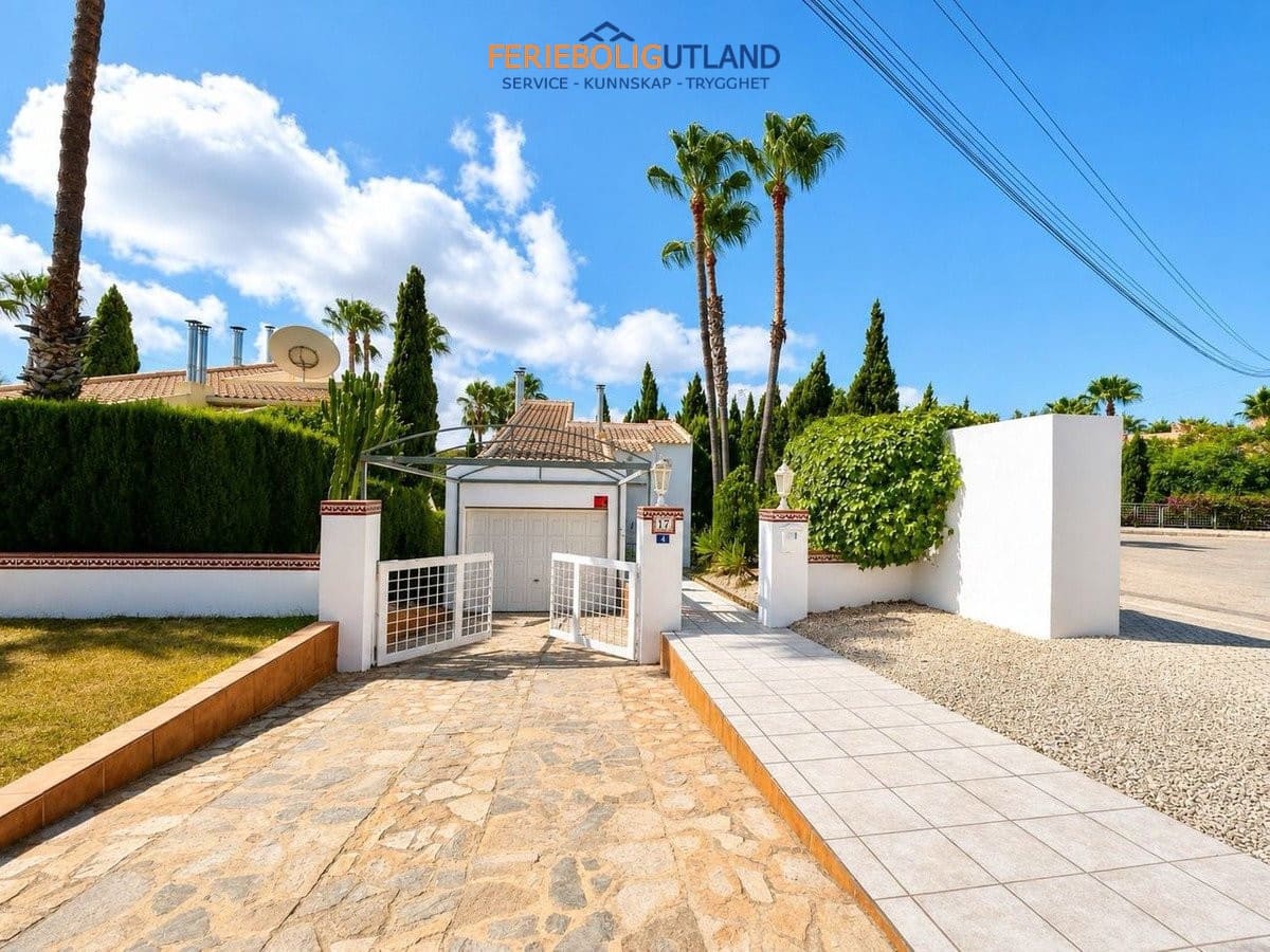 3 soveværelse Villa til salg i Villamartin med swimmingpool garage - € 524.995 (Ref: 10030897)