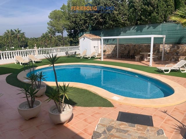 4 soverom Villa til salgs i Villamartin, Orihuela med svømmebasseng garasje - € 750 000 (Ref: 10030898)