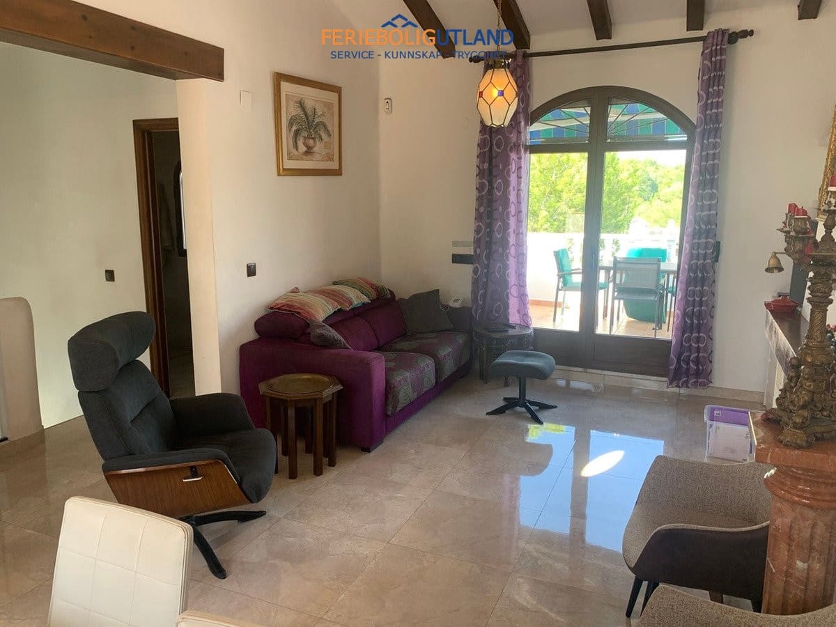 4 soverom Villa til salgs i Villamartin med svømmebasseng garasje - € 750 000 (Ref: 10030898)