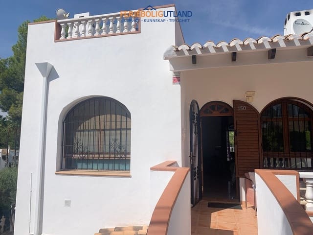 4 soverom Villa til salgs i Villamartin, Orihuela med svømmebasseng garasje - € 750 000 (Ref: 10030898)