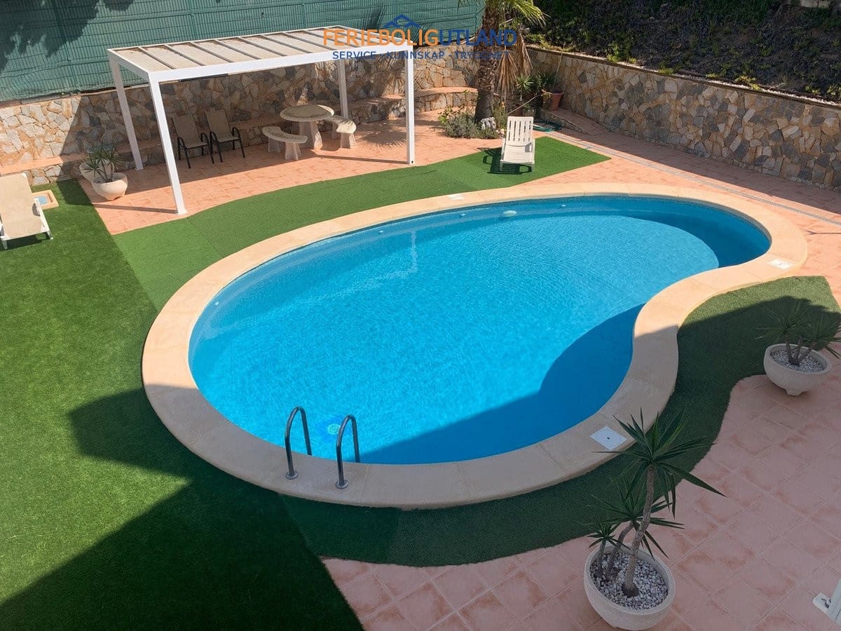4 soverom Villa til salgs i Villamartin med svømmebasseng garasje - € 750 000 (Ref: 10030898)