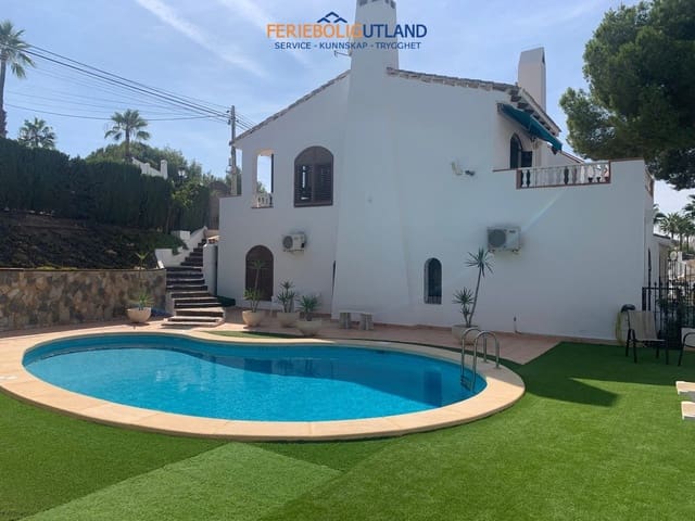 4 soverom Villa til salgs i Villamartin, Orihuela med svømmebasseng garasje - € 750 000 (Ref: 10030898)