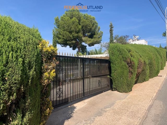 4 soverom Villa til salgs i Villamartin, Orihuela med svømmebasseng garasje - € 750 000 (Ref: 10030898)