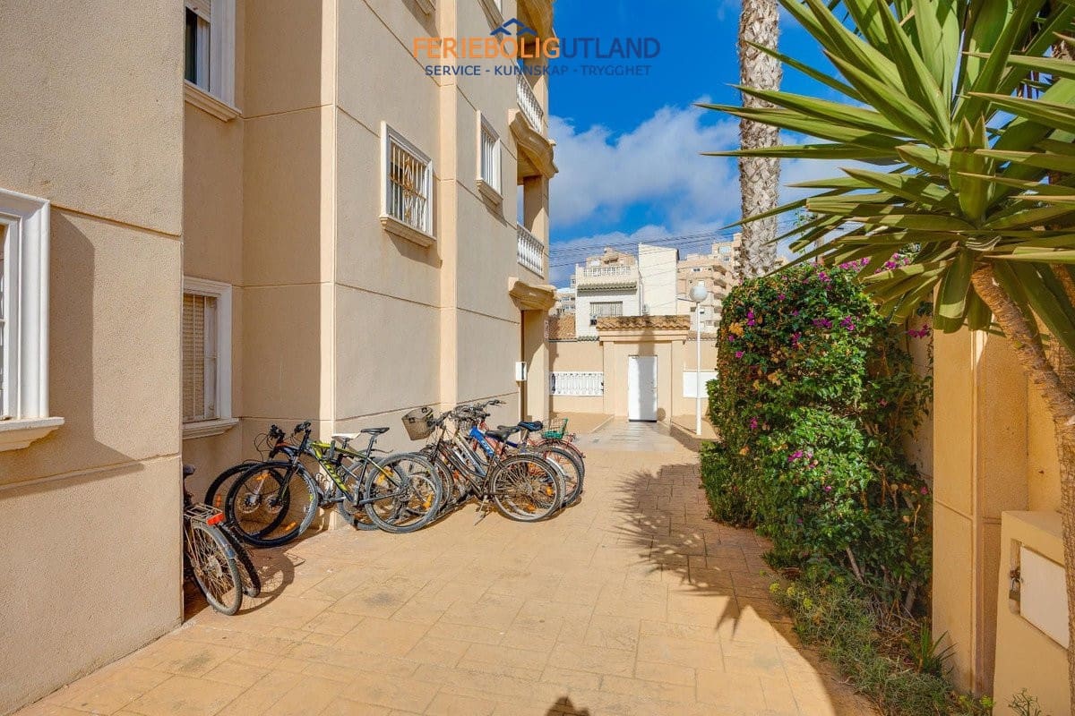 2 chambre Appartement à vendre à Torrevieja avec piscine - 164 969 € (Ref: 10030899)