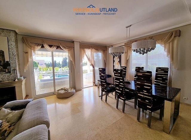 5 makuuhuone Huvila myytävänä paikassa Gaspar Perelló, Torrevieja mukana uima-altaan 
autotalli - 1 170 000 € (Ref: 10030902)