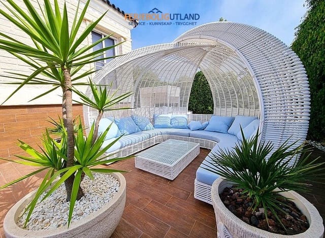 5 makuuhuone Huvila myytävänä paikassa Gaspar Perelló, Torrevieja mukana uima-altaan 
autotalli - 1 170 000 € (Ref: 10030902)