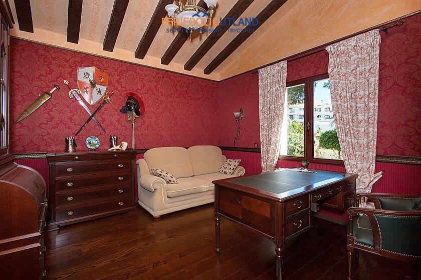 4 sovrum Villa till salu i Orihuela Costa med pool garage - 890 000 € (Ref: 10031011)