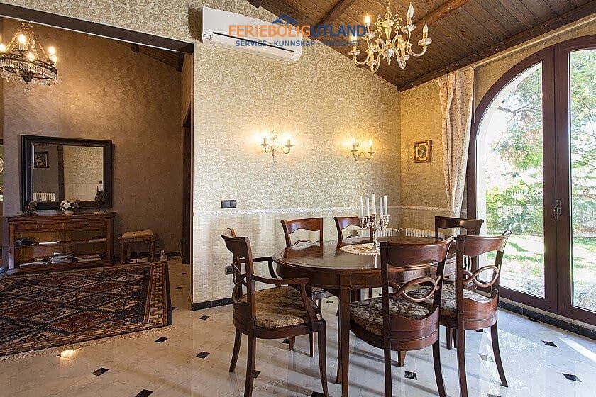 4 sovrum Villa till salu i Orihuela Costa med pool garage - 890 000 € (Ref: 10031011)