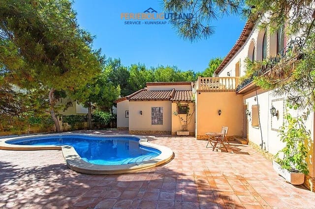 4 sovrum Villa till salu i Punta Prima, Orihuela med pool garage - 890 000 € (Ref: 10031011)