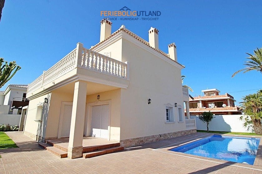5 makuuhuone Huvila myytävänä paikassa Cabo Roig mukana uima-altaan - 990 000 € (Ref: 10031013)