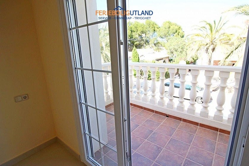 5 makuuhuone Huvila myytävänä paikassa Cabo Roig mukana uima-altaan - 990 000 € (Ref: 10031013)