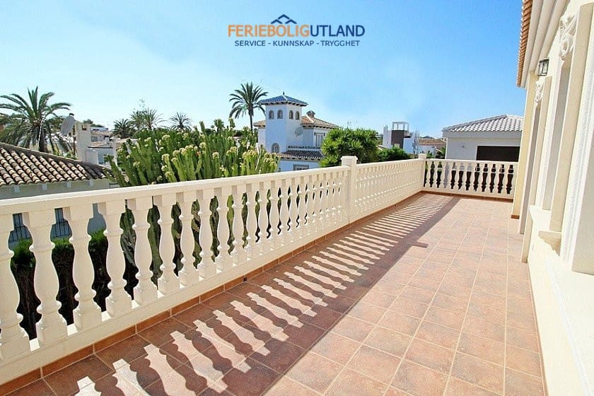 5 makuuhuone Huvila myytävänä paikassa Cabo Roig mukana uima-altaan - 990 000 € (Ref: 10031013)