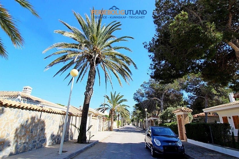 5 makuuhuone Huvila myytävänä paikassa Cabo Roig mukana uima-altaan - 990 000 € (Ref: 10031013)