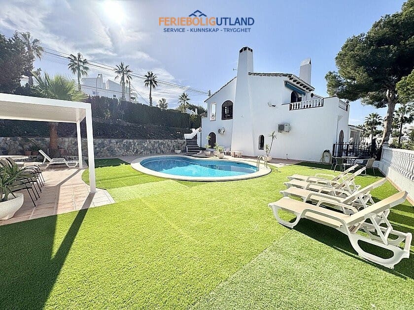 4 chambre Villa/Maison à vendre à Villamartin avec piscine - 849 900 € (Ref: 10031015)
