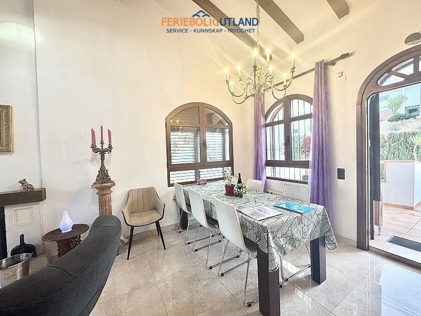 4 chambre Villa/Maison à vendre à Villamartin avec piscine - 849 900 € (Ref: 10031015)