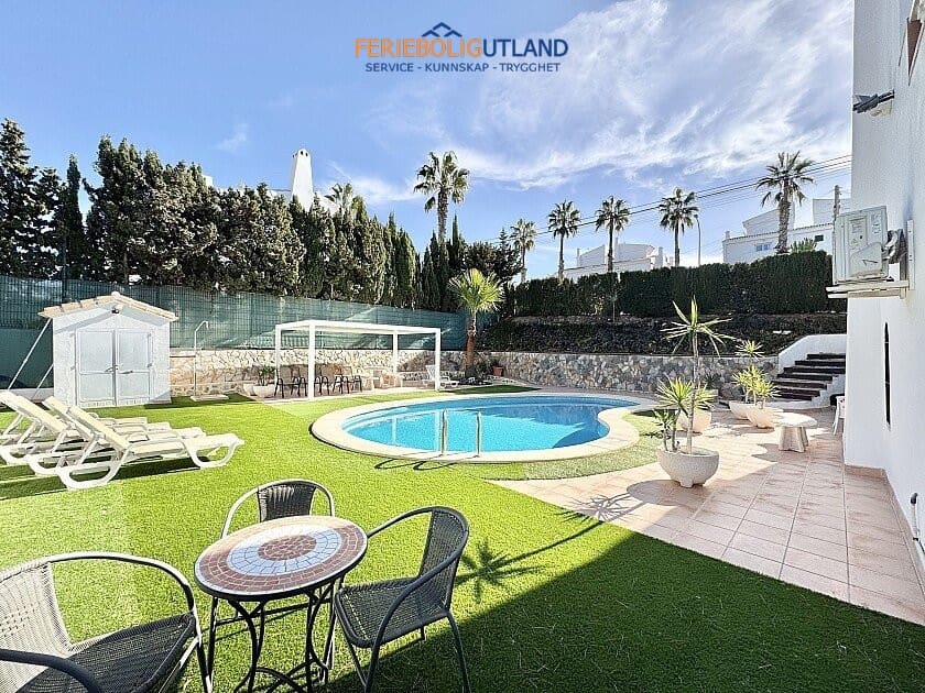 4 chambre Villa/Maison à vendre à Villamartin avec piscine - 849 900 € (Ref: 10031015)
