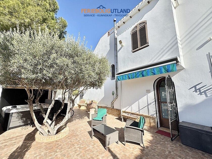 4 chambre Villa/Maison à vendre à Villamartin avec piscine - 849 900 € (Ref: 10031015)