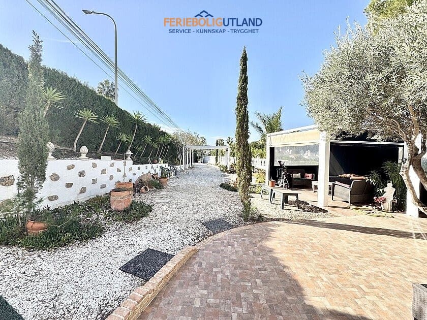 4 chambre Villa/Maison à vendre à Villamartin avec piscine - 849 900 € (Ref: 10031015)