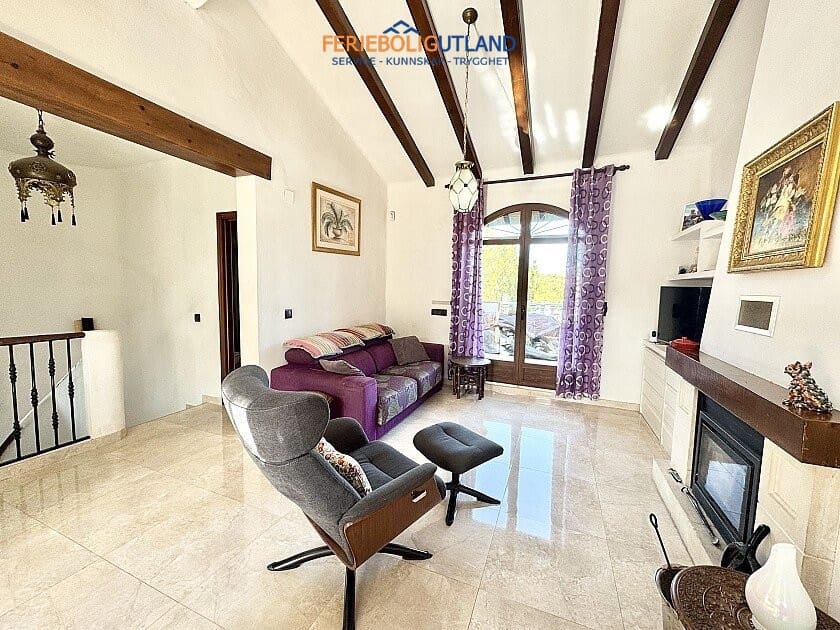 4 chambre Villa/Maison à vendre à Villamartin avec piscine - 849 900 € (Ref: 10031015)