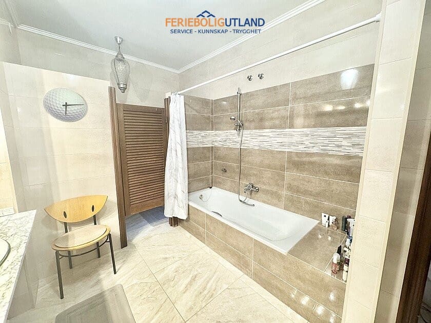 4 chambre Villa/Maison à vendre à Villamartin avec piscine - 849 900 € (Ref: 10031015)