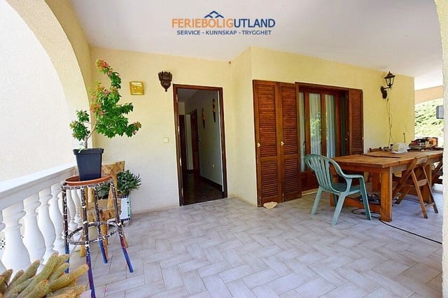 3 slaapkamer Villa te koop in Villamartin, Orihuela met zwembad garage - € 595.000 (Ref: 10031093)