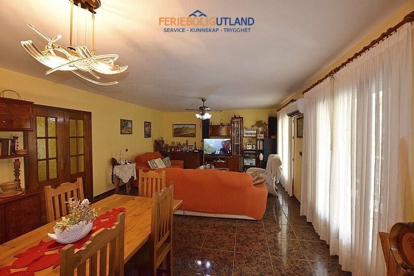 3 slaapkamer Villa te koop in Villamartin met zwembad garage - € 595.000 (Ref: 10031093)