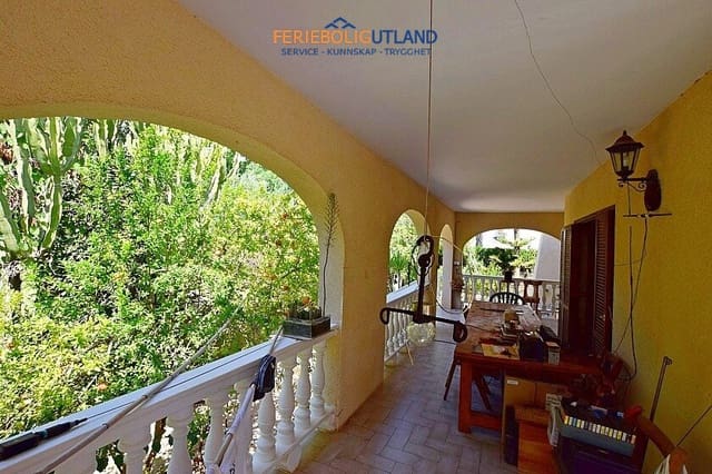 3 slaapkamer Villa te koop in Villamartin, Orihuela met zwembad garage - € 595.000 (Ref: 10031093)
