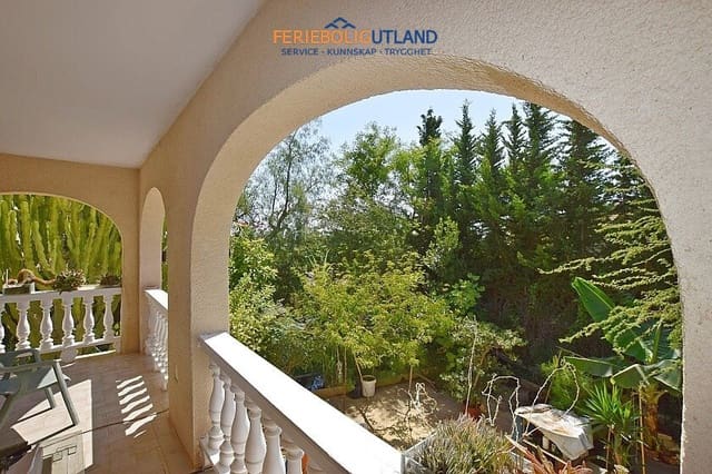 3 slaapkamer Villa te koop in Villamartin, Orihuela met zwembad garage - € 595.000 (Ref: 10031093)