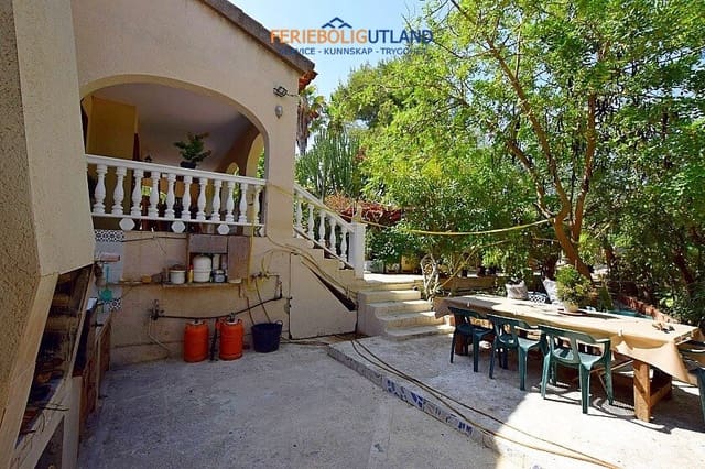 3 slaapkamer Villa te koop in Villamartin, Orihuela met zwembad garage - € 595.000 (Ref: 10031093)