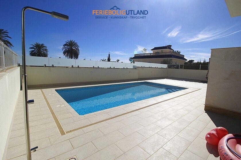 5 quarto Moradia para venda em La Zenia com piscina garagem - 1 500 000 € (Ref: 10031162)