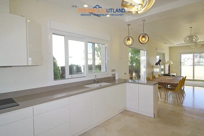 5 quarto Moradia para venda em La Zenia com piscina garagem - 1 500 000 € (Ref: 10031162)