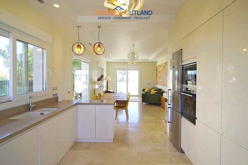 5 quarto Moradia para venda em La Zenia com piscina garagem - 1 500 000 € (Ref: 10031162)