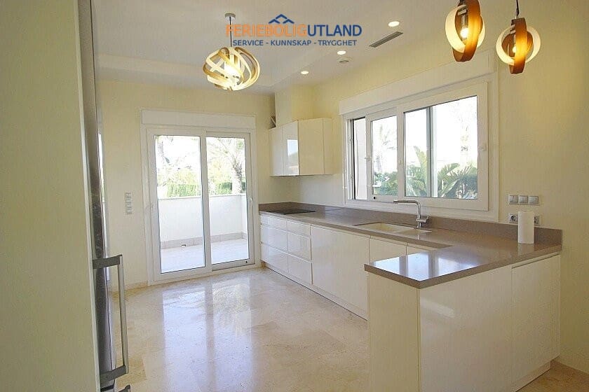 5 quarto Moradia para venda em La Zenia com piscina garagem - 1 500 000 € (Ref: 10031162)