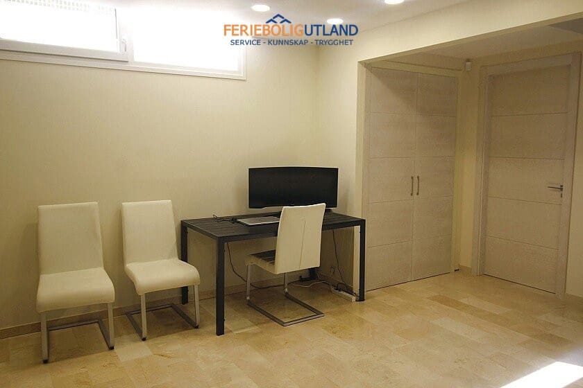 5 quarto Moradia para venda em La Zenia com piscina garagem - 1 500 000 € (Ref: 10031162)